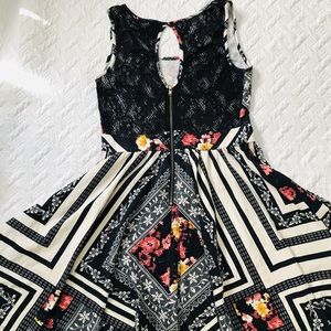 Girls M Black Print snd Lace full skirted dress.